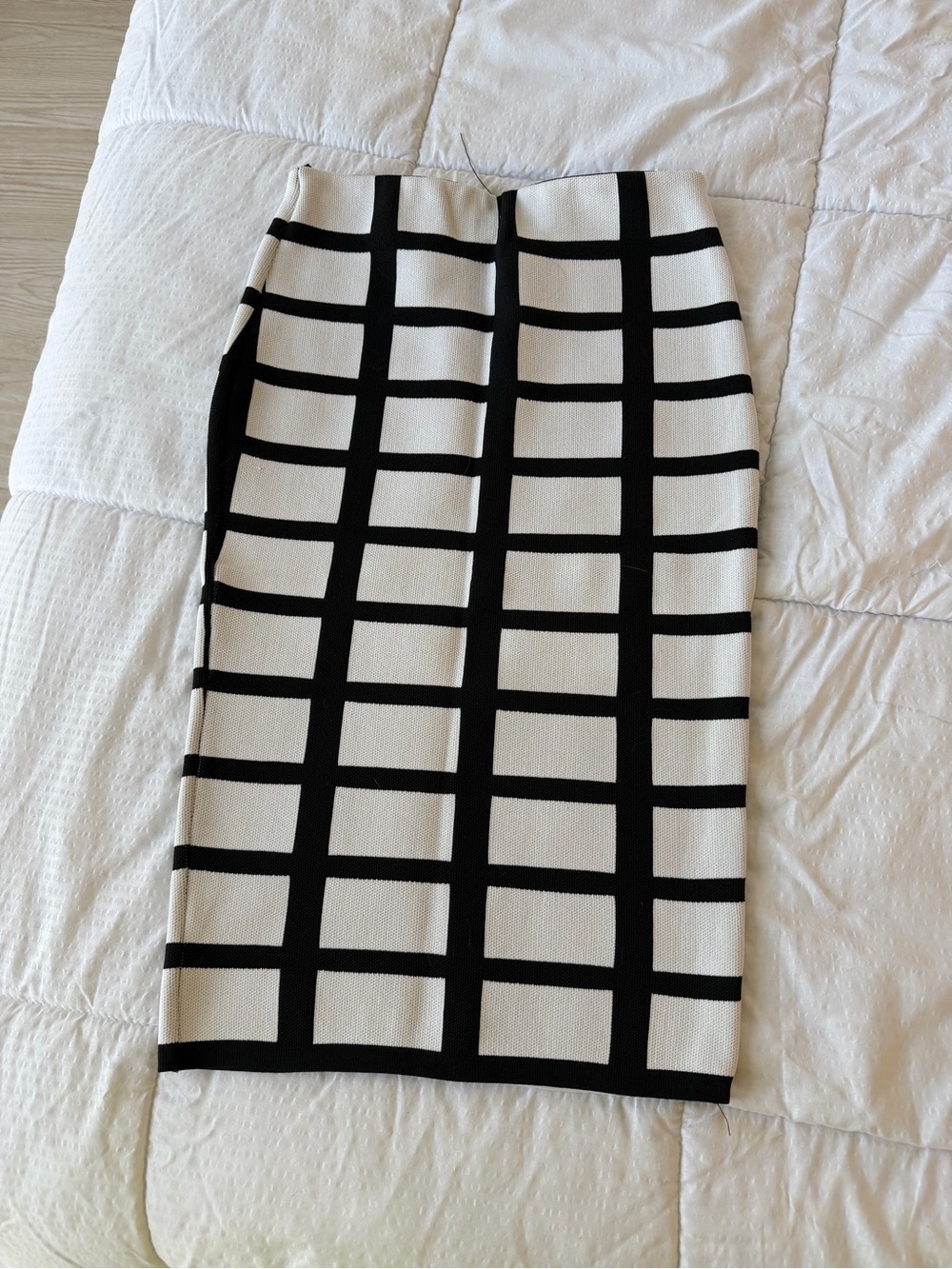 Black & White Grid Pencil Skirt - Sleek High-Waist Design